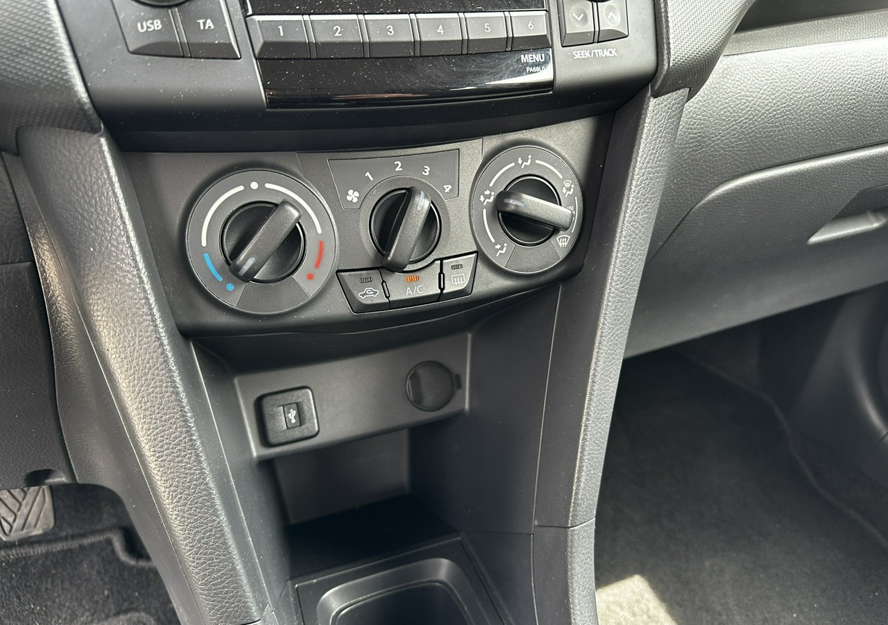 Hatchback Suzuki Swift V Suzuki Swift 1.2-94KM Klima Model 2012: hình 19