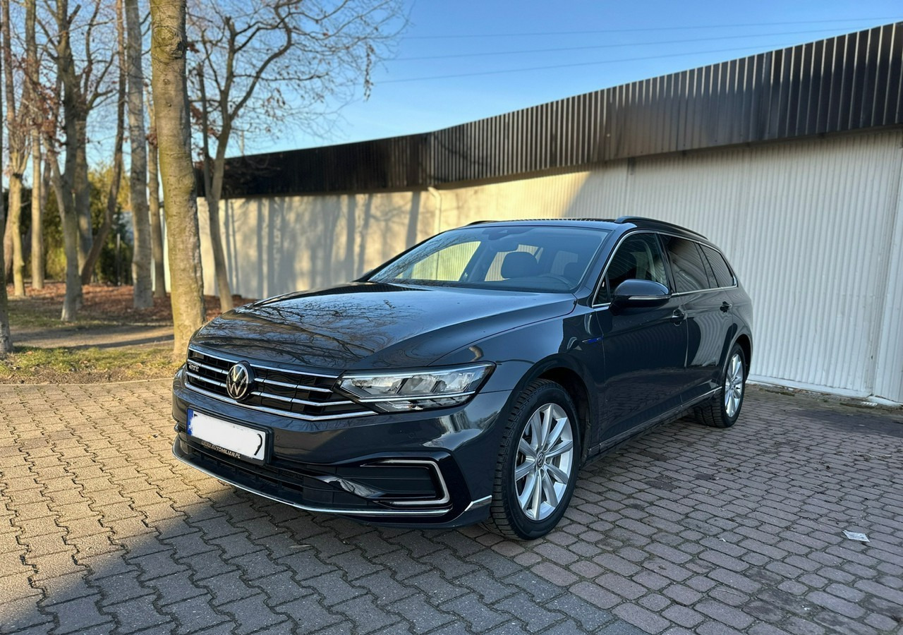 Volkswagen Passat B8 GTE 1.4TSI 218KM Hybryda Plug-in zasięg 50km Panorama*Navi*Skóra*FV2 - Xe hơi: hình 1 Volkswagen Passat B8 GTE 1.4TSI 218KM Hybryda Plug-in zasięg 50km Panorama*Navi*Skóra*FV2 - Xe hơi: hình 1