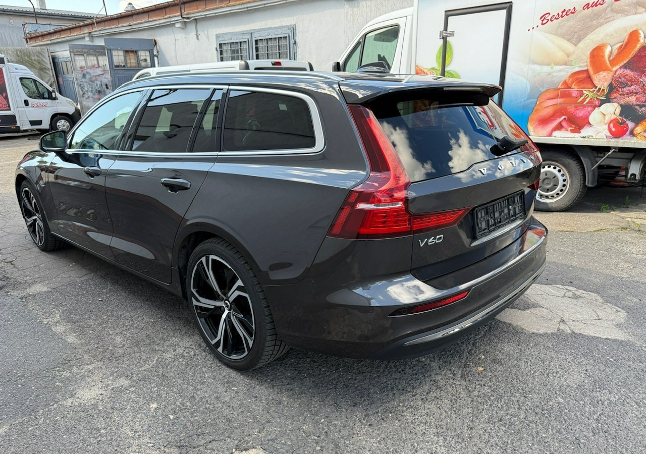 Volvo V60 II Volvo V60 2.0 T8 Plug-in Hybrid 455KM AWD Bogata Wersja Model 2024 - Xe hơi: hình 3 Volvo V60 II Volvo V60 2.0 T8 Plug-in Hybrid 455KM AWD Bogata Wersja Model 2024 - Xe hơi: hình 3