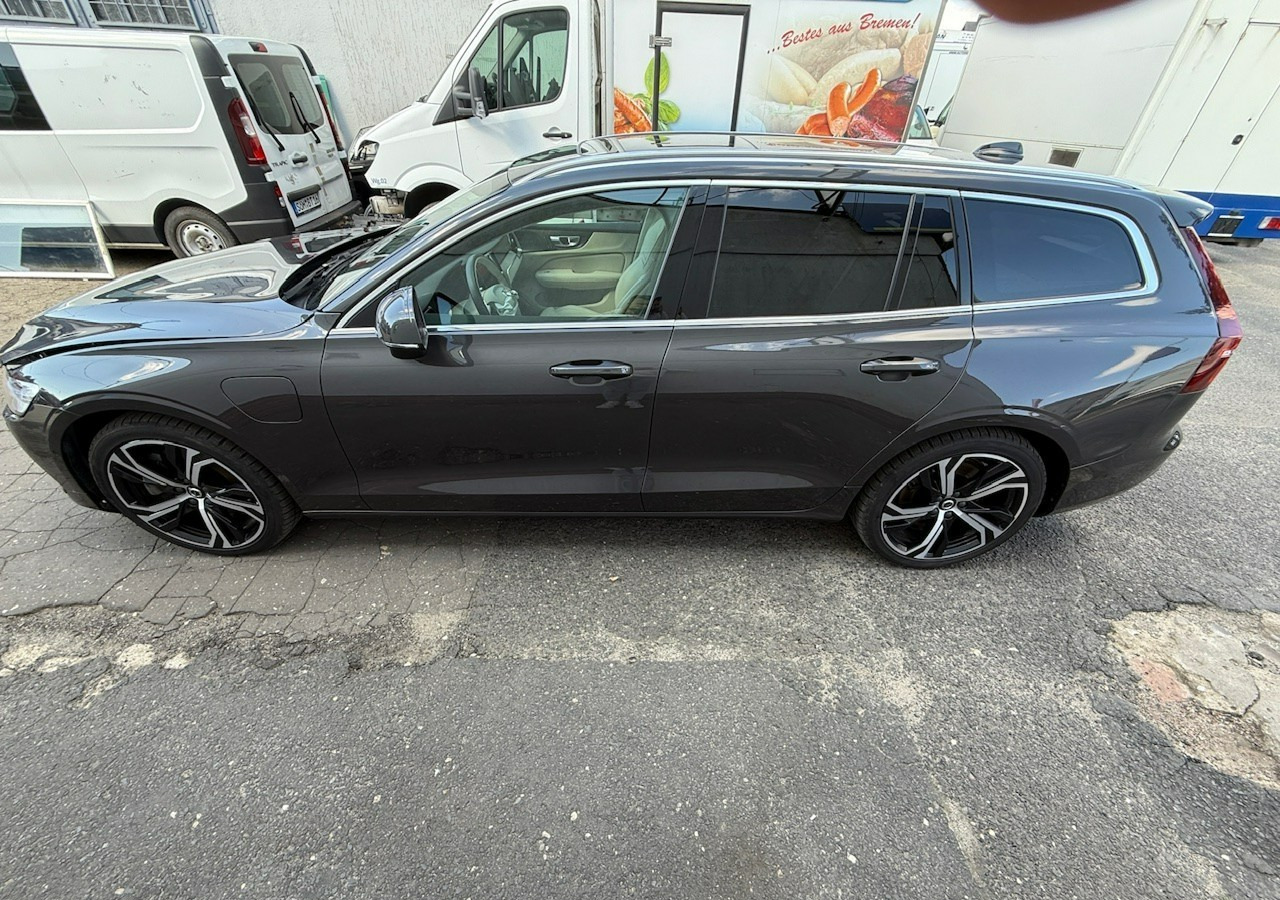 Volvo V60 II Volvo V60 2.0 T8 Plug-in Hybrid 455KM AWD Bogata Wersja Model 2024 - Xe hơi: hình 2 Volvo V60 II Volvo V60 2.0 T8 Plug-in Hybrid 455KM AWD Bogata Wersja Model 2024 - Xe hơi: hình 2
