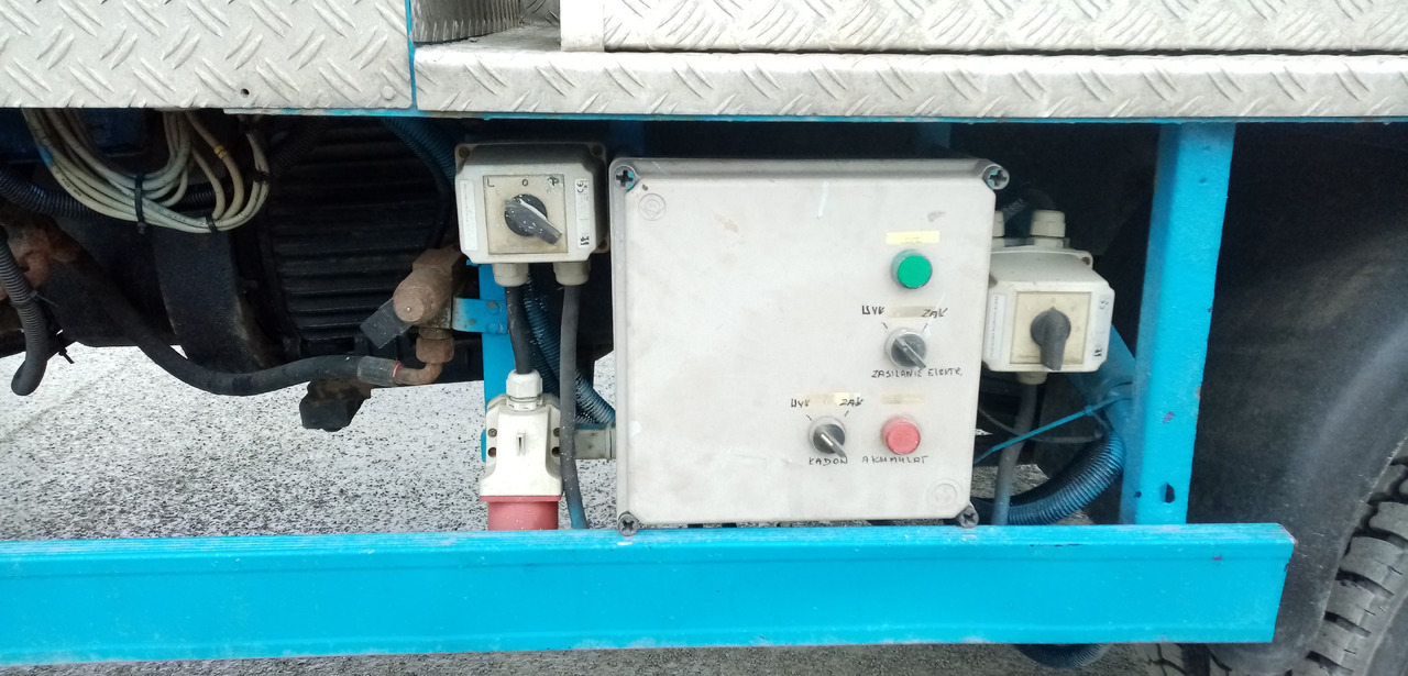 MAN BISON TKA30 - Nền bục trên không gắn trên xe tải: hình 4 MAN BISON TKA30 - Nền bục trên không gắn trên xe tải: hình 4