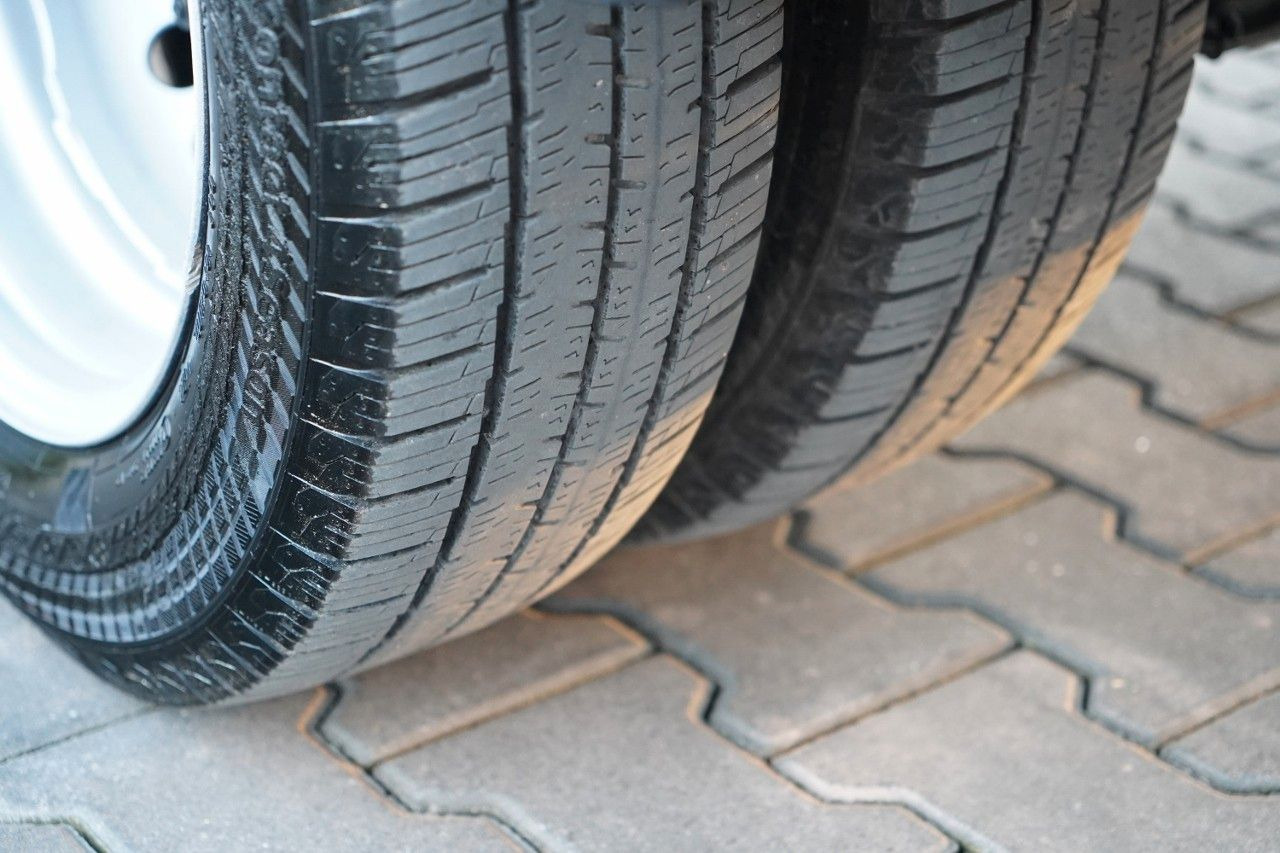 Xe van đông lạnh Mercedes-Benz SPRINTER 314 / CHŁODNIA / AGREGAT CARRIER 500 /: hình 22 Xe van đông lạnh Mercedes-Benz SPRINTER 314 / CHŁODNIA / AGREGAT CARRIER 500 /: hình 22