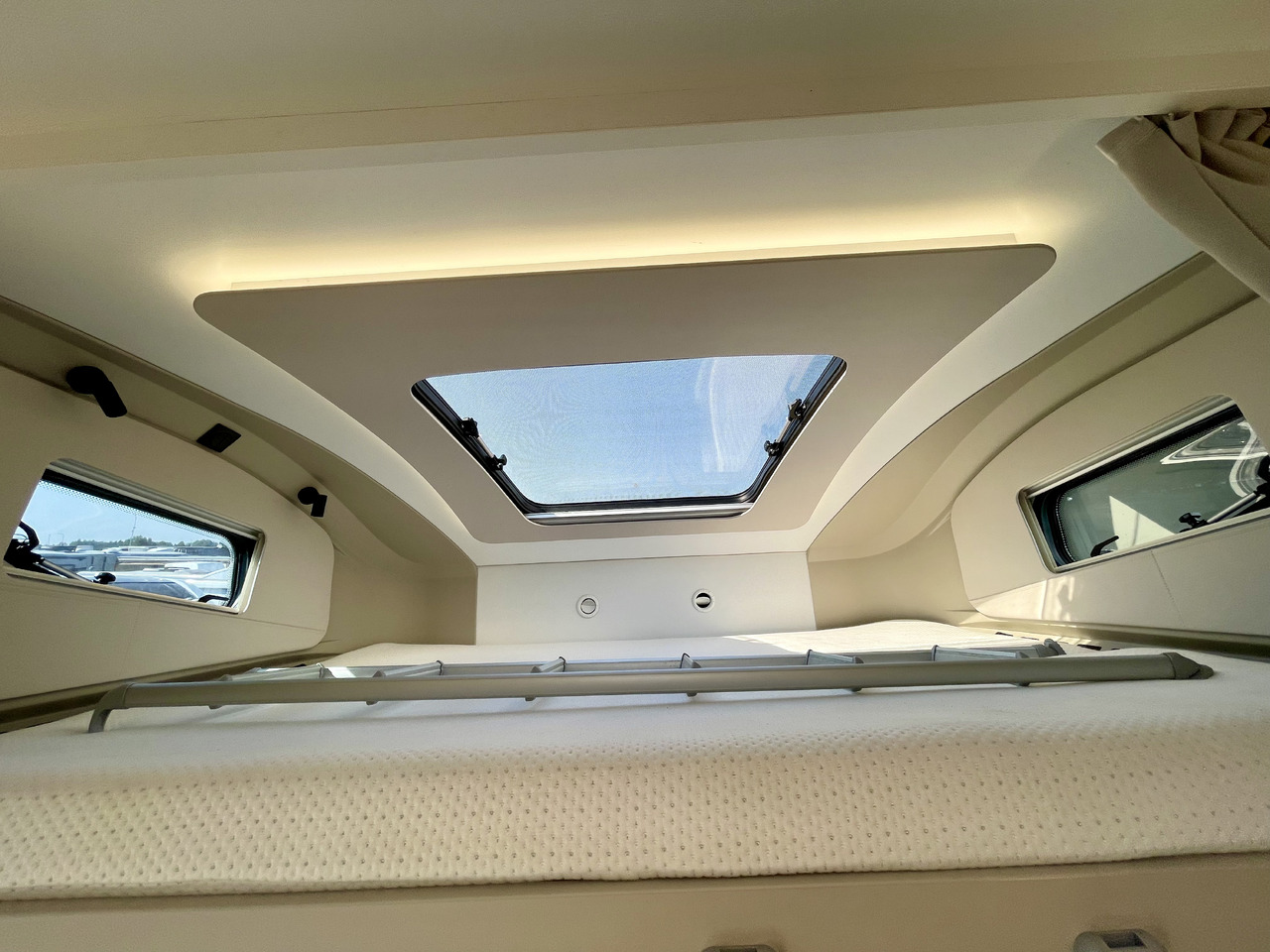 Xe cắm trại alkoven ADRIA: hình 14