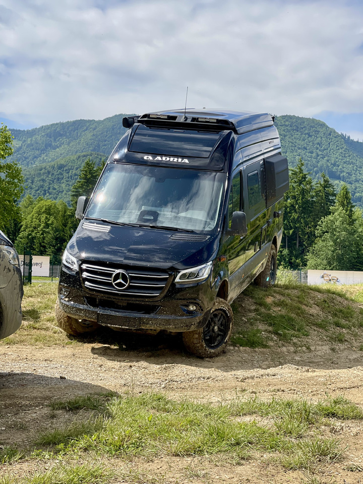 ADRIA Super Twin 600 SP - Xe van cắm trại: hình 3 ADRIA Super Twin 600 SP - Xe van cắm trại: hình 3