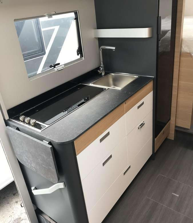 Adria Sonic 600SL - Xe cắm trại tích hợp: hình 4 Adria Sonic 600SL - Xe cắm trại tích hợp: hình 4