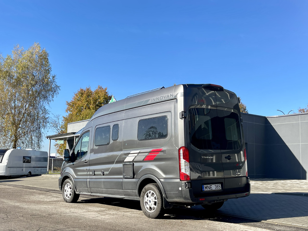LCM Innovan 590 - Xe van cắm trại: hình 4 LCM Innovan 590 - Xe van cắm trại: hình 4