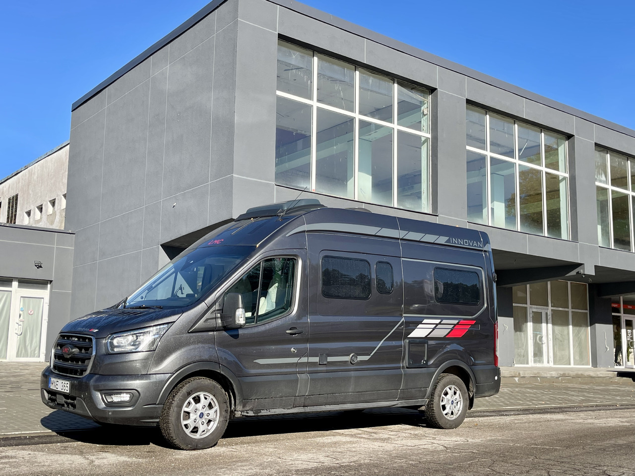 LCM Innovan 590 - Xe van cắm trại: hình 3 LCM Innovan 590 - Xe van cắm trại: hình 3
