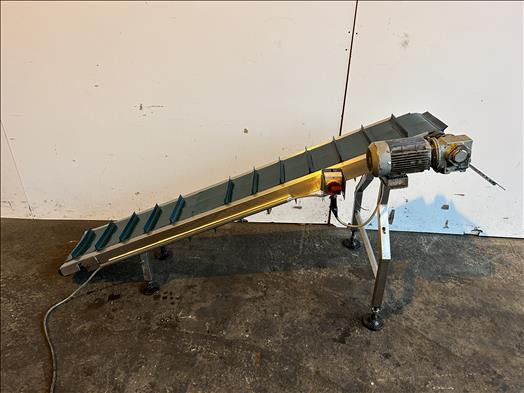 NNP Flighted elevator conveyor - Băng tải: hình 1 NNP Flighted elevator conveyor - Băng tải: hình 1