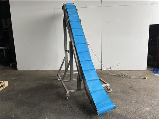 NNP Flighted elevator conveyor - Băng tải: hình 1 NNP Flighted elevator conveyor - Băng tải: hình 1