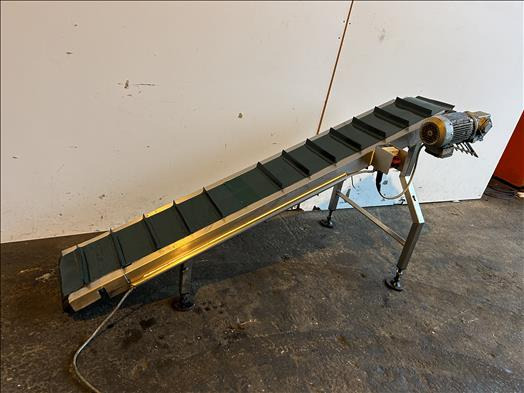 NNP Flighted elevator conveyor - Băng tải: hình 2 NNP Flighted elevator conveyor - Băng tải: hình 2