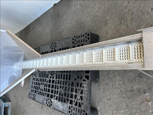 NNP Flighted elevator conveyor - Băng tải: hình 3 NNP Flighted elevator conveyor - Băng tải: hình 3