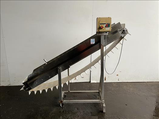 NNP Flighted elevator conveyor - Băng tải: hình 1 NNP Flighted elevator conveyor - Băng tải: hình 1