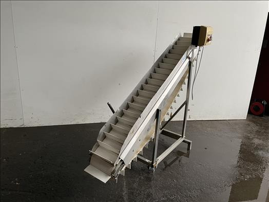 NNP Flighted elevator conveyor - Băng tải: hình 2 NNP Flighted elevator conveyor - Băng tải: hình 2