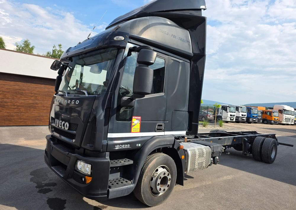 Iveco EUROCARGO 160E28 RAMA DO ZABUDOWY/ LAWETA / MANUAL / - Xe tải thùng mui bạt: hình 3 Iveco EUROCARGO 160E28 RAMA DO ZABUDOWY/ LAWETA / MANUAL / - Xe tải thùng mui bạt: hình 3