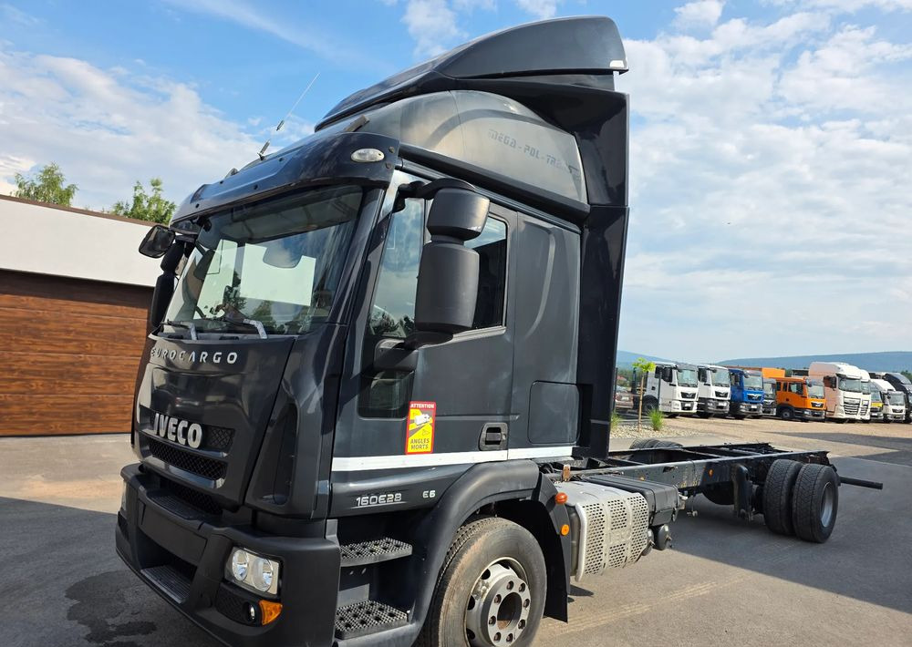 Iveco EUROCARGO 160E28 RAMA DO ZABUDOWY/ LAWETA / MANUAL / - Xe tải thùng mui bạt: hình 1 Iveco EUROCARGO 160E28 RAMA DO ZABUDOWY/ LAWETA / MANUAL / - Xe tải thùng mui bạt: hình 1