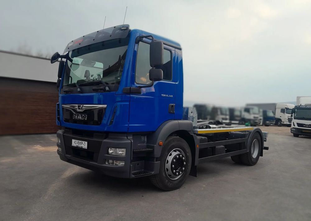 MAN TGM 18.340 urządzenie hakowe AXOR - Xe tải nâng móc: hình 1 MAN TGM 18.340 urządzenie hakowe AXOR - Xe tải nâng móc: hình 1