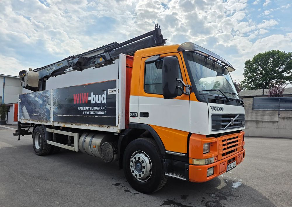 Volvo FM7 - Xe tải thùng lửng/ Phẳng, Xe cẩu tự hành: hình 2 Volvo FM7 - Xe tải thùng lửng/ Phẳng, Xe cẩu tự hành: hình 2
