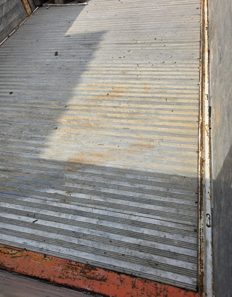 Volvo FM7 - Xe tải thùng lửng/ Phẳng, Xe cẩu tự hành: hình 4 Volvo FM7 - Xe tải thùng lửng/ Phẳng, Xe cẩu tự hành: hình 4