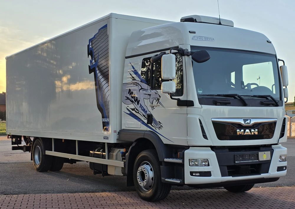 MAN TGM 15.290 / TGL / KONTENER / IZOTERMA / WINDA / KLIMA POSTOJOWA / 2019R / EURO 6 / PEŁEN SERWIS / 8200KG ŁADOWNOŚĆ / SPROWADZONY / ZADBANY / JAK NOWY / KSIĄŻKA SERWISOWA / E6 / 18 PALET - Xe tải hộp: hình 1 MAN TGM 15.290 / TGL / KONTENER / IZOTERMA / WINDA / KLIMA POSTOJOWA / 2019R / EURO 6 / PEŁEN SERWIS / 8200KG ŁADOWNOŚĆ / SPROWADZONY / ZADBANY / JAK NOWY / KSIĄŻKA SERWISOWA / E6 / 18 PALET - Xe tải hộp: hình 1