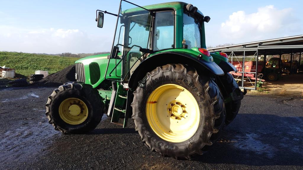 JOHN DEERE 6520 - Máy móc nông nghiệp: hình 1 JOHN DEERE 6520 - Máy móc nông nghiệp: hình 1
