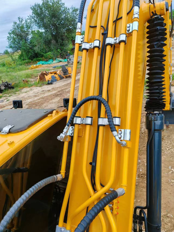 Hyundai Hyundai 220 LC-9 S - Máy xúc bánh xích: hình 3 Hyundai Hyundai 220 LC-9 S - Máy xúc bánh xích: hình 3