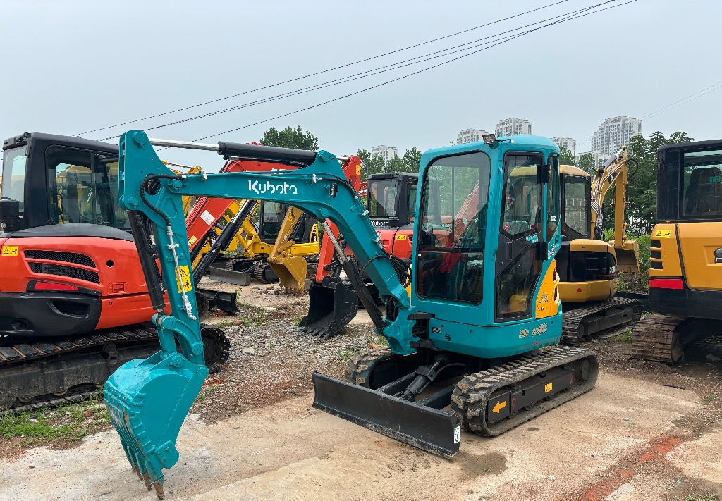 KUBOTA U30 - Máy xúc mini: hình 3 KUBOTA U30 - Máy xúc mini: hình 3