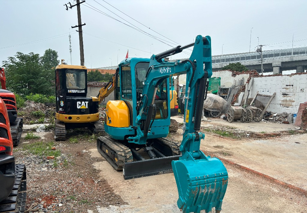 KUBOTA U30 - Máy xúc mini: hình 5 KUBOTA U30 - Máy xúc mini: hình 5