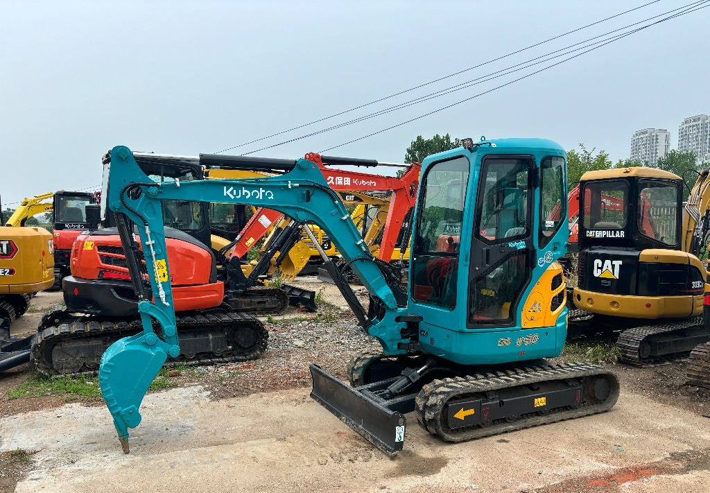 KUBOTA U30 - Máy xúc mini: hình 4 KUBOTA U30 - Máy xúc mini: hình 4
