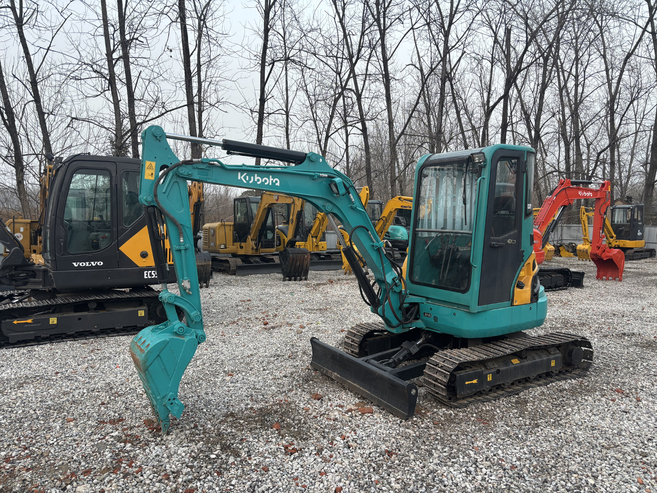 KUBOTA U35 - Máy xúc mini: hình 4 KUBOTA U35 - Máy xúc mini: hình 4