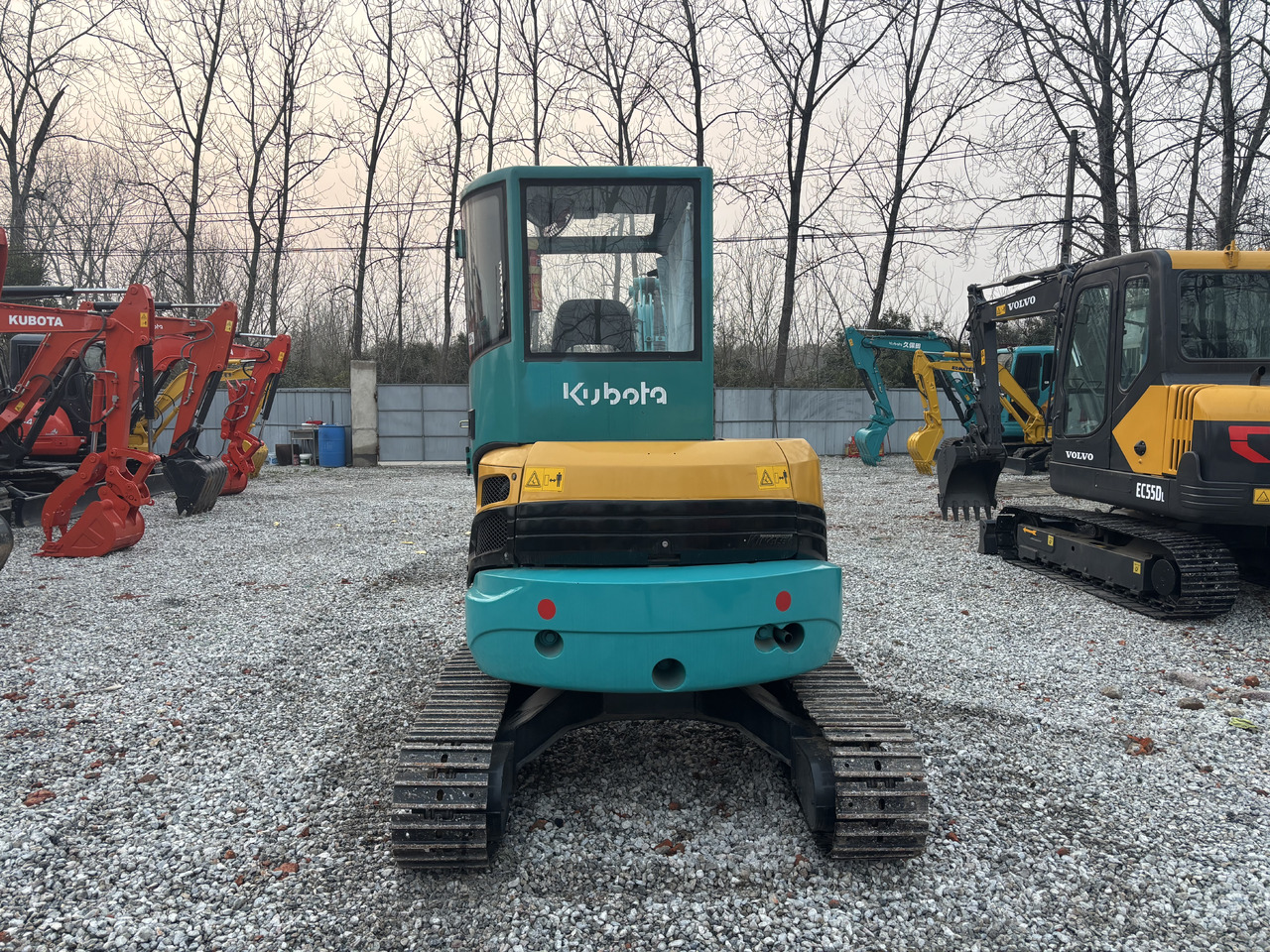 KUBOTA U35 - Máy xúc mini: hình 5 KUBOTA U35 - Máy xúc mini: hình 5