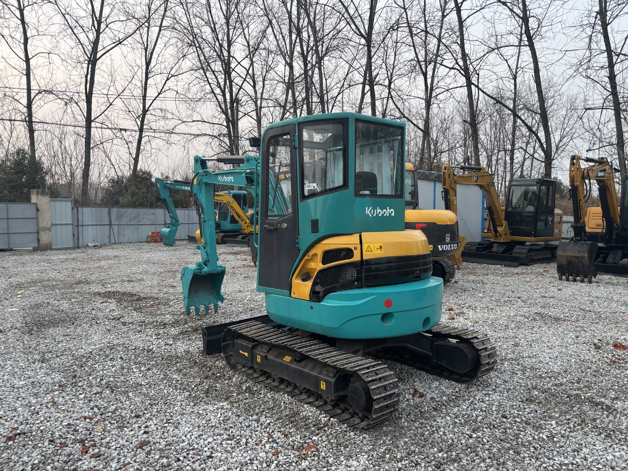 KUBOTA U35 - Máy xúc mini: hình 2 KUBOTA U35 - Máy xúc mini: hình 2