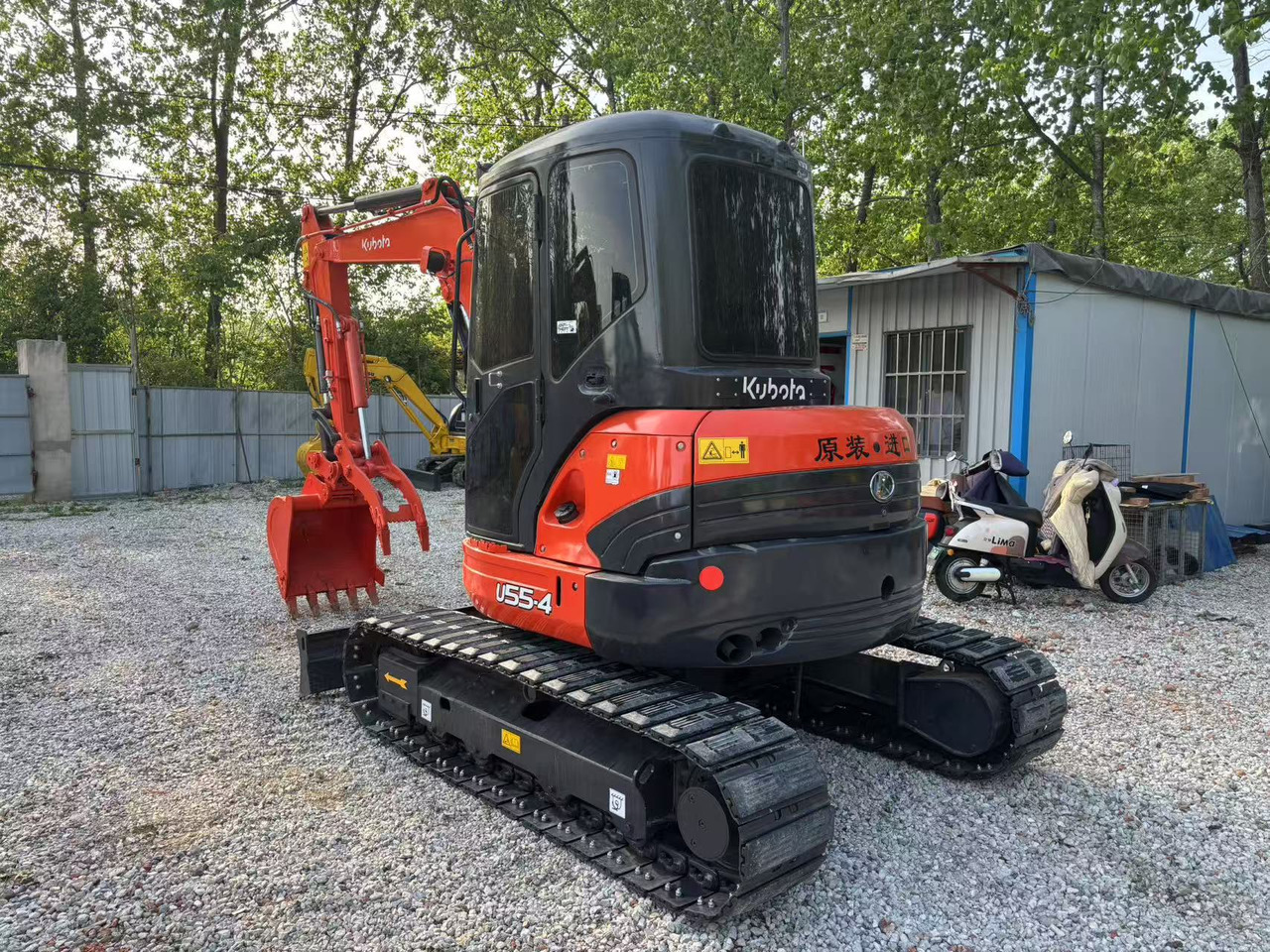 KUBOTA U55-4 - Máy xúc mini: hình 3 KUBOTA U55-4 - Máy xúc mini: hình 3