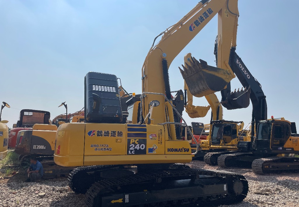 Komatsu PC 240 PC220 PC240-8 - Máy xúc bánh xích: hình 1 Komatsu PC 240 PC220 PC240-8 - Máy xúc bánh xích: hình 1