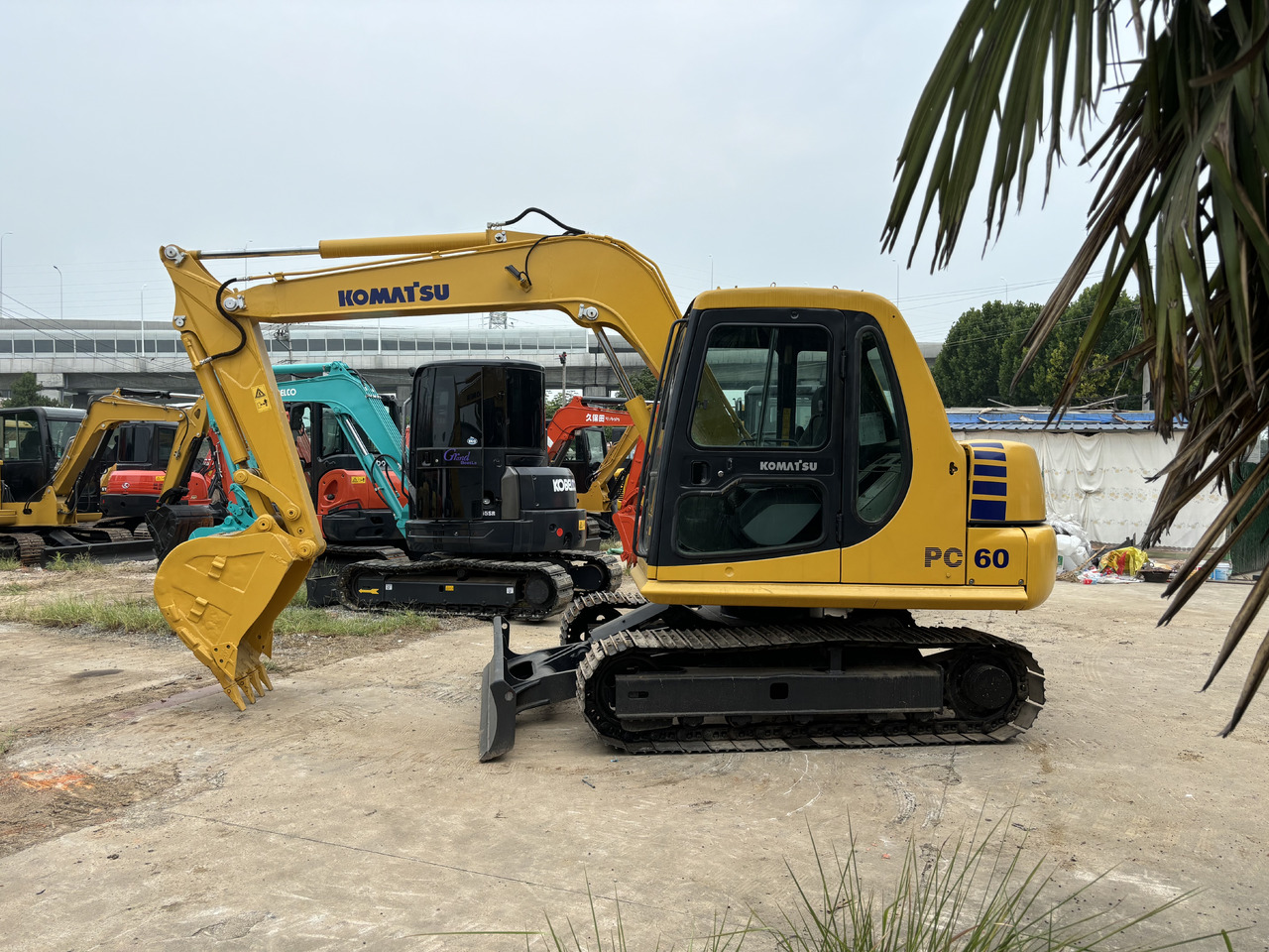 Komatsu PC 60-7 - Máy xúc mini: hình 1 Komatsu PC 60-7 - Máy xúc mini: hình 1