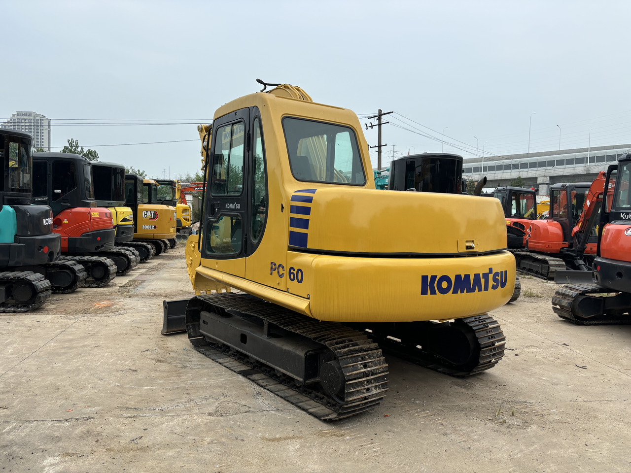 Komatsu PC 60-7 - Máy xúc mini: hình 3 Komatsu PC 60-7 - Máy xúc mini: hình 3