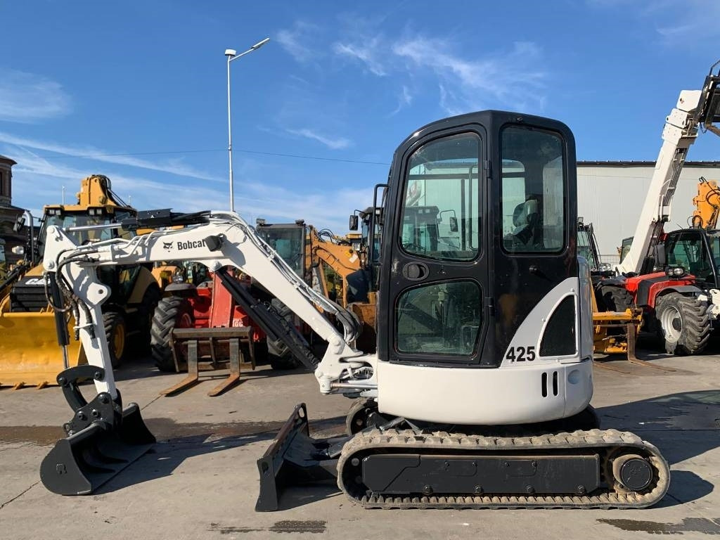 Bobcat 425 - Máy xúc mini: hình 3 Bobcat 425 - Máy xúc mini: hình 3