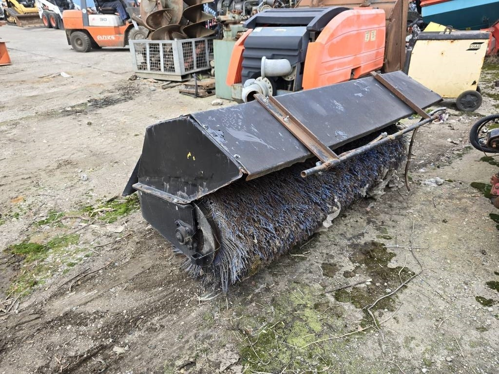 Bobcat Bobcat - Chổi cho Máy móc xây dựng: hình 1 Bobcat Bobcat - Chổi cho Máy móc xây dựng: hình 1