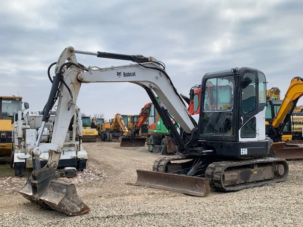 Bobcat E 60 - Máy xúc mini: hình 1 Bobcat E 60 - Máy xúc mini: hình 1