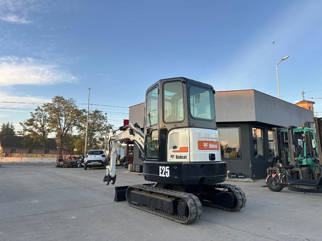 Bobcat E25EM - Máy xúc mini: hình 3 Bobcat E25EM - Máy xúc mini: hình 3