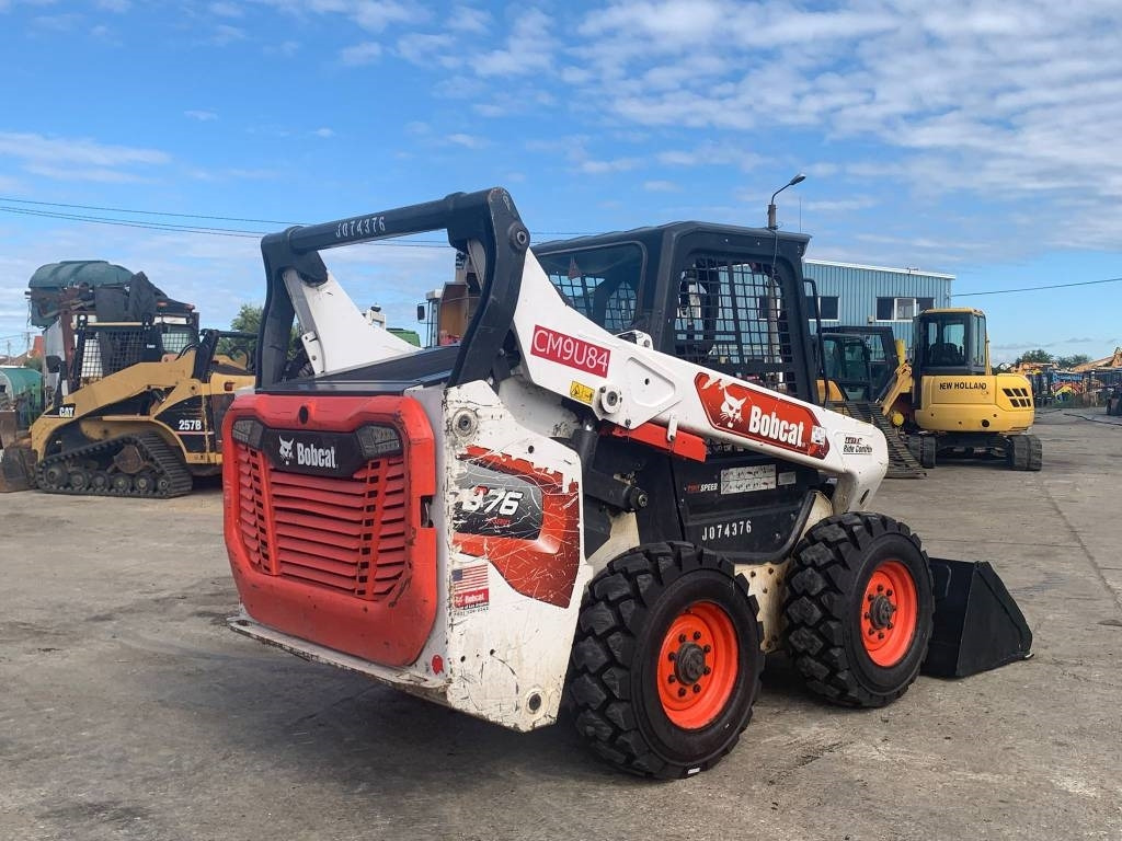 Bobcat S 76  - Máy xúc lật đa năng: hình 3 Bobcat S 76  - Máy xúc lật đa năng: hình 3