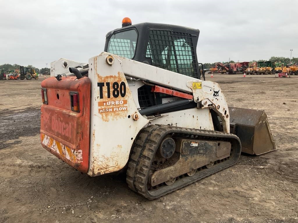 Bobcat T 180 - Máy xúc lật đa năng: hình 4 Bobcat T 180 - Máy xúc lật đa năng: hình 4