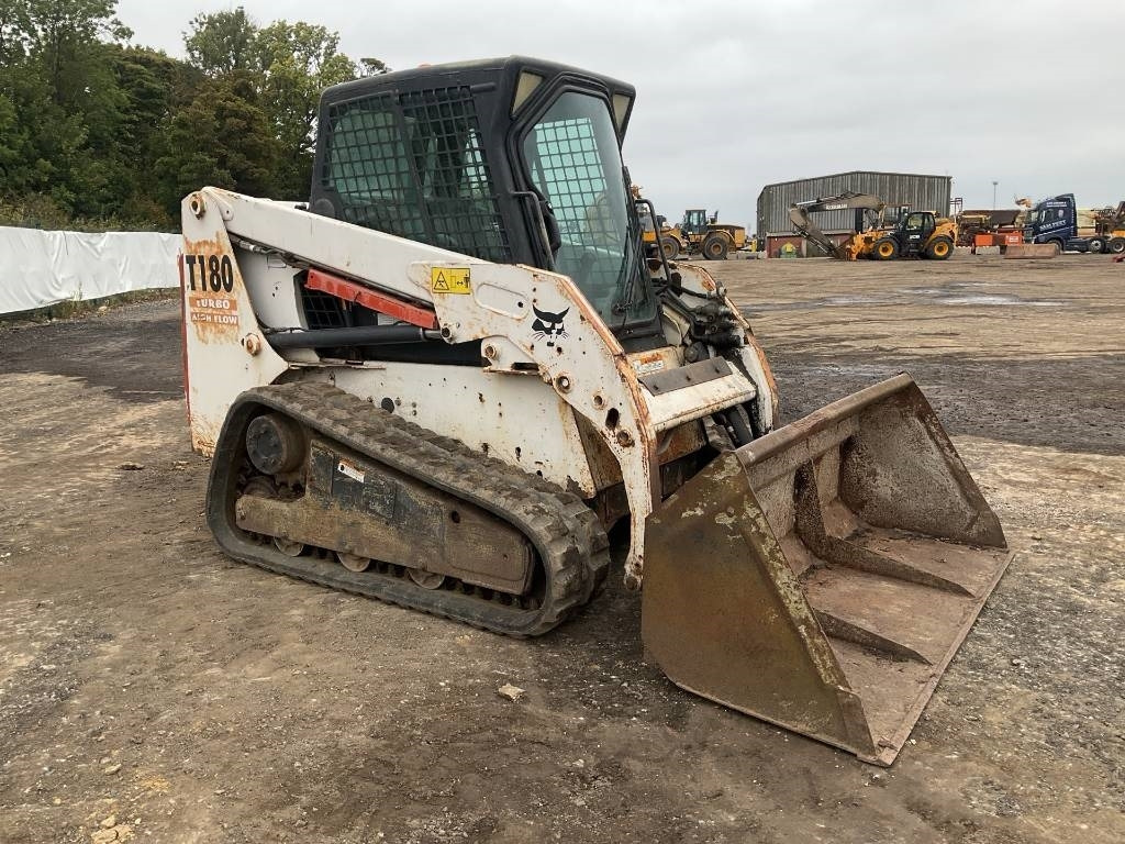 Bobcat T 180 - Máy xúc lật đa năng: hình 5 Bobcat T 180 - Máy xúc lật đa năng: hình 5