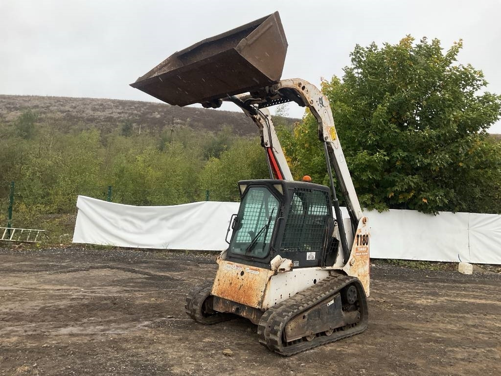 Bobcat T 180 - Máy xúc lật đa năng: hình 2 Bobcat T 180 - Máy xúc lật đa năng: hình 2