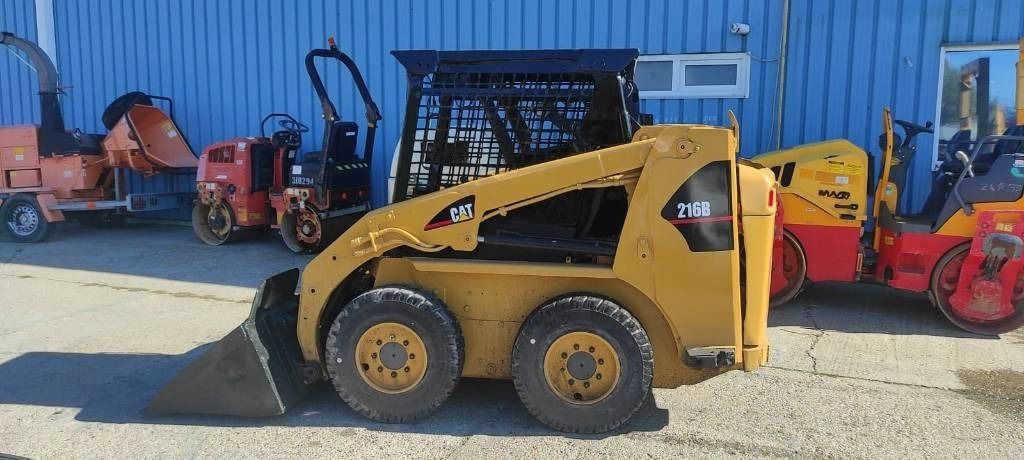 CAT 216 - Máy xúc lật đa năng: hình 2 CAT 216 - Máy xúc lật đa năng: hình 2