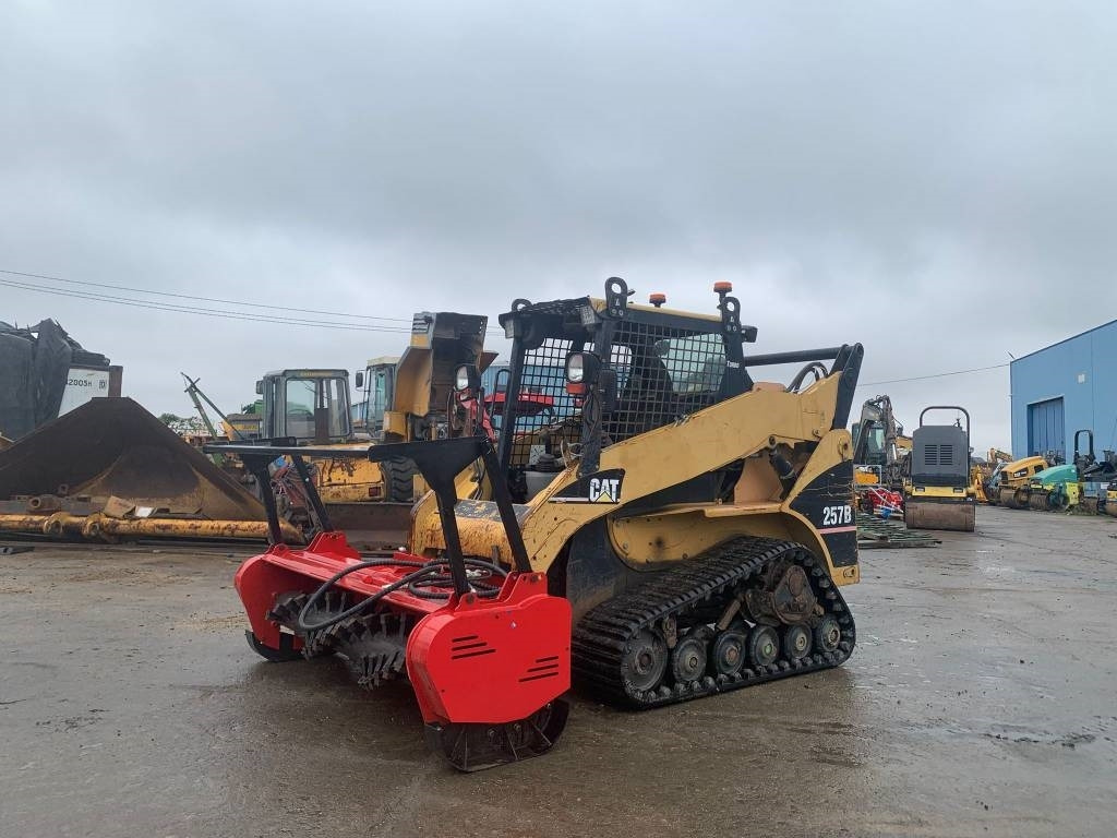 CAT 257 B - Máy xúc lật đa năng: hình 2 CAT 257 B - Máy xúc lật đa năng: hình 2