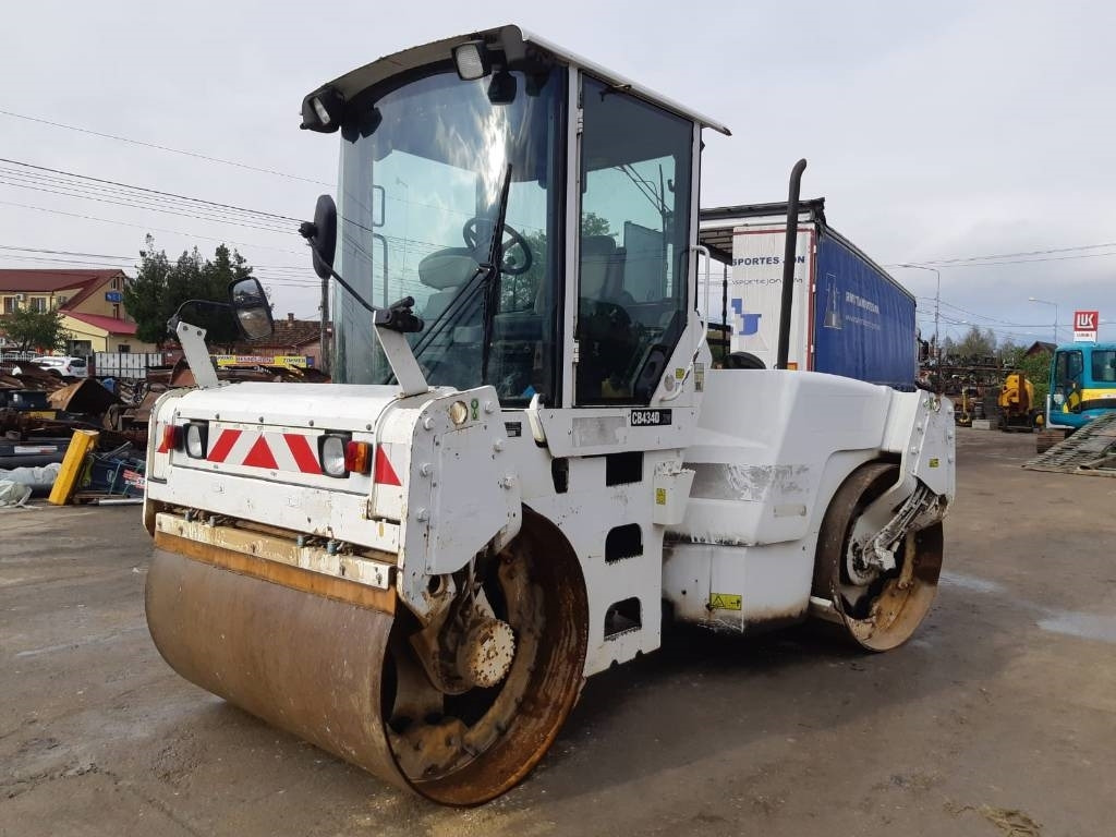 CAT CB 434 D - Máy lăn đường: hình 1 CAT CB 434 D - Máy lăn đường: hình 1