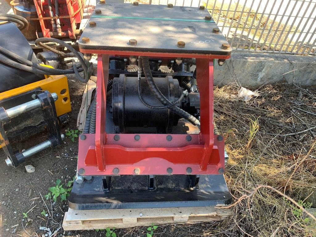 DCE EE08EC VIBRATING PLATE - Đĩa rung: hình 2 DCE EE08EC VIBRATING PLATE - Đĩa rung: hình 2