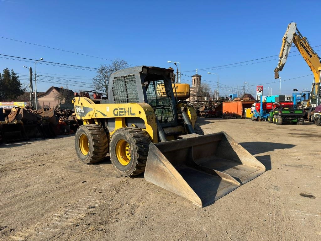 Gehl 7810 Turbo - Máy xúc lật đa năng: hình 3 Gehl 7810 Turbo - Máy xúc lật đa năng: hình 3