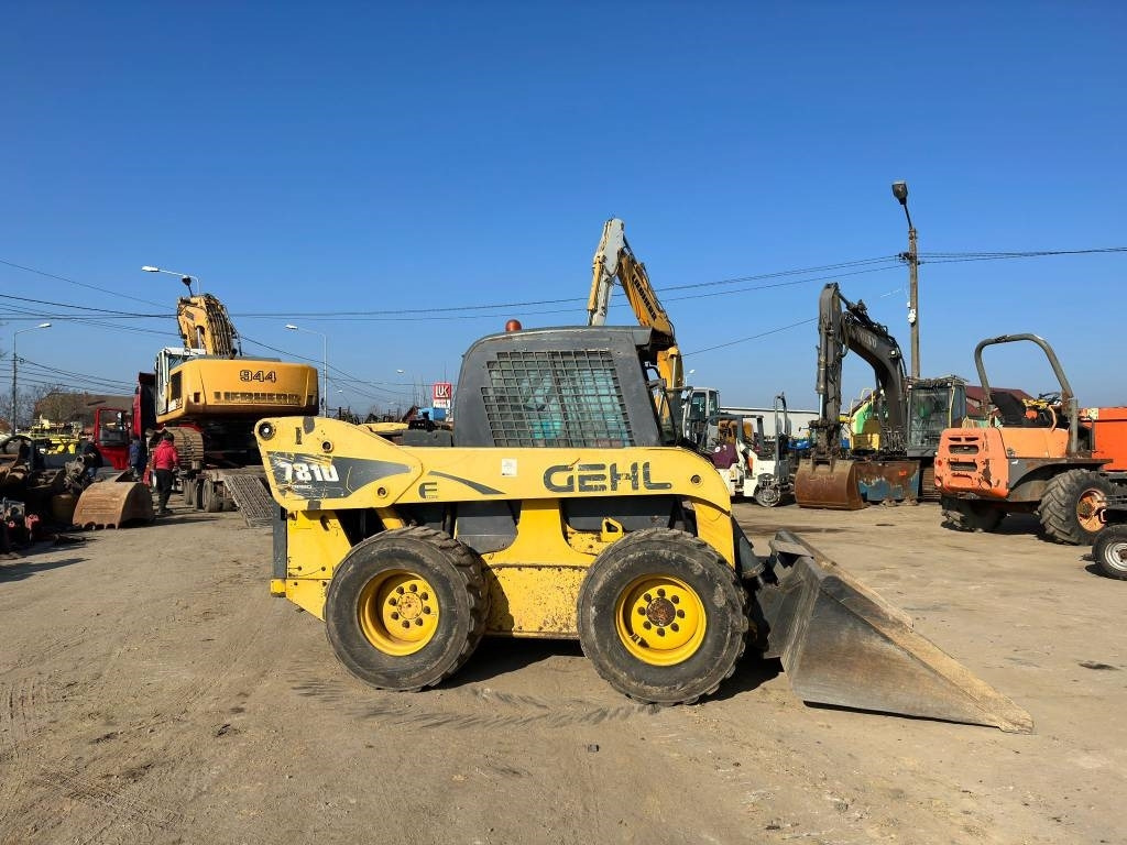 Gehl 7810 Turbo - Máy xúc lật đa năng: hình 4 Gehl 7810 Turbo - Máy xúc lật đa năng: hình 4