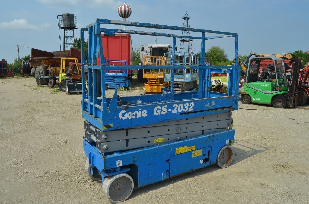 Genie GS 2032  - Máy nâng người hình kéo: hình 1 Genie GS 2032  - Máy nâng người hình kéo: hình 1